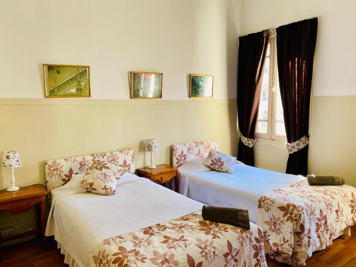 Hostal Plaza Londres 77 Сантяго Екстериор снимка