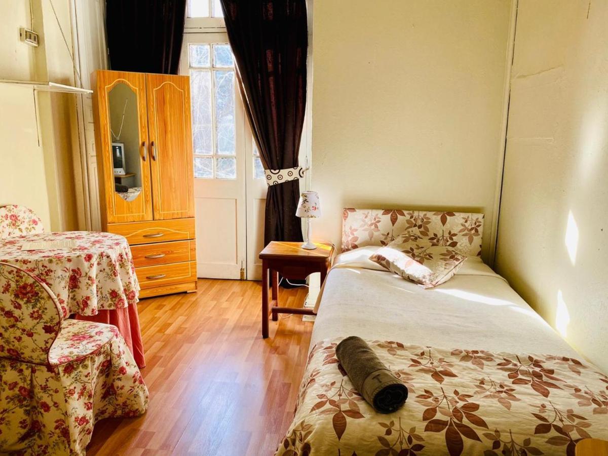 Hostal Plaza Londres 77 Сантяго Екстериор снимка
