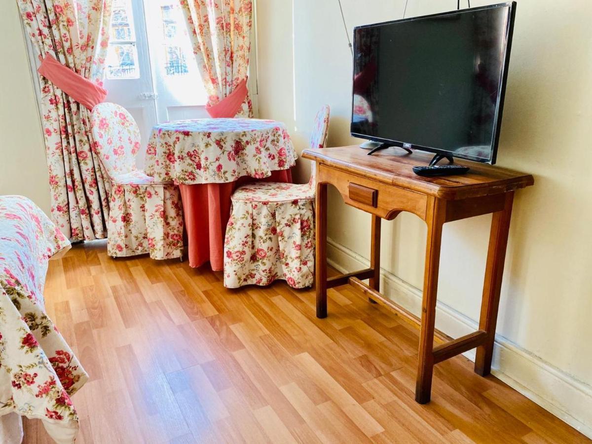 Hostal Plaza Londres 77 Сантяго Екстериор снимка